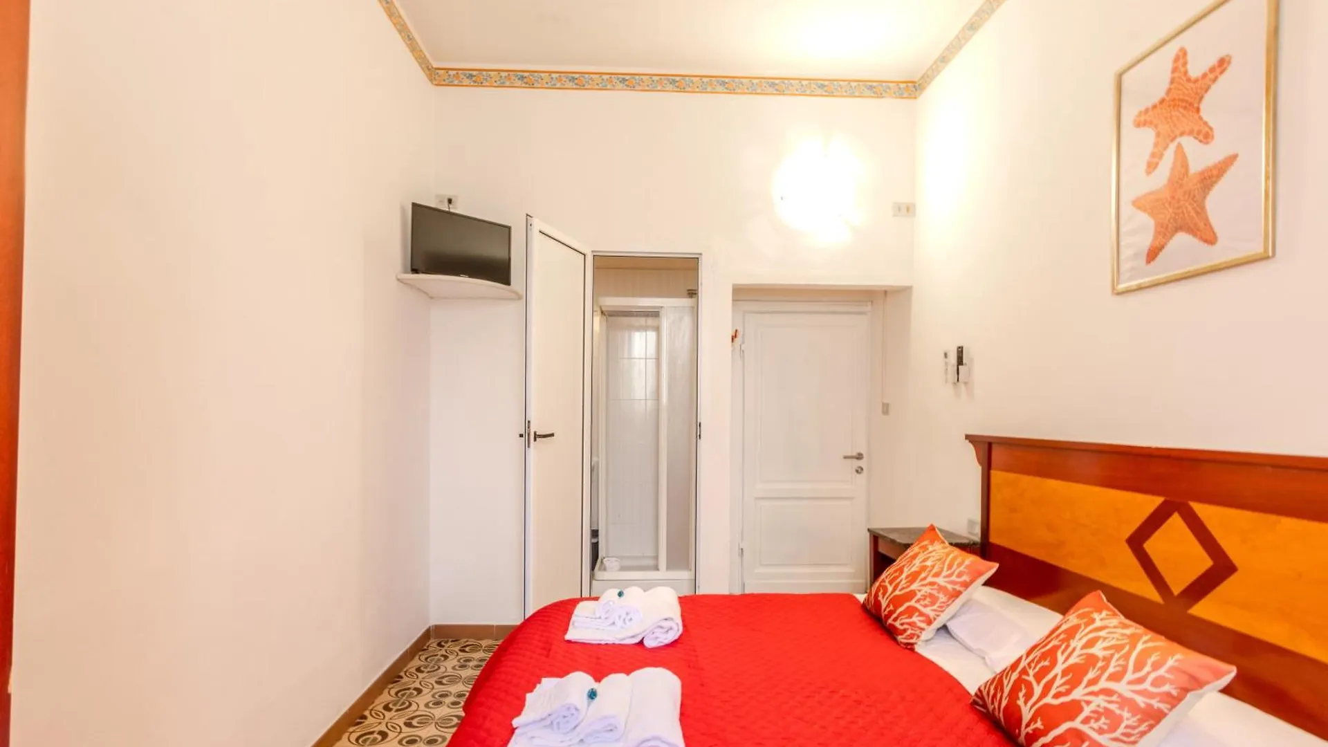 Hotel Corallo Follonica 2*,